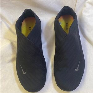 Nike Black Athletic Slip-On Shoes with Streamlined Design